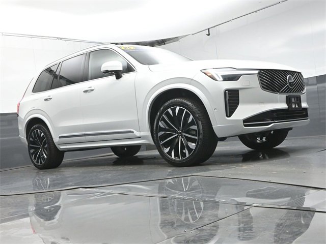 Used 2025 Volvo XC90 B5 Plus w/ Protection Package Premier image 41