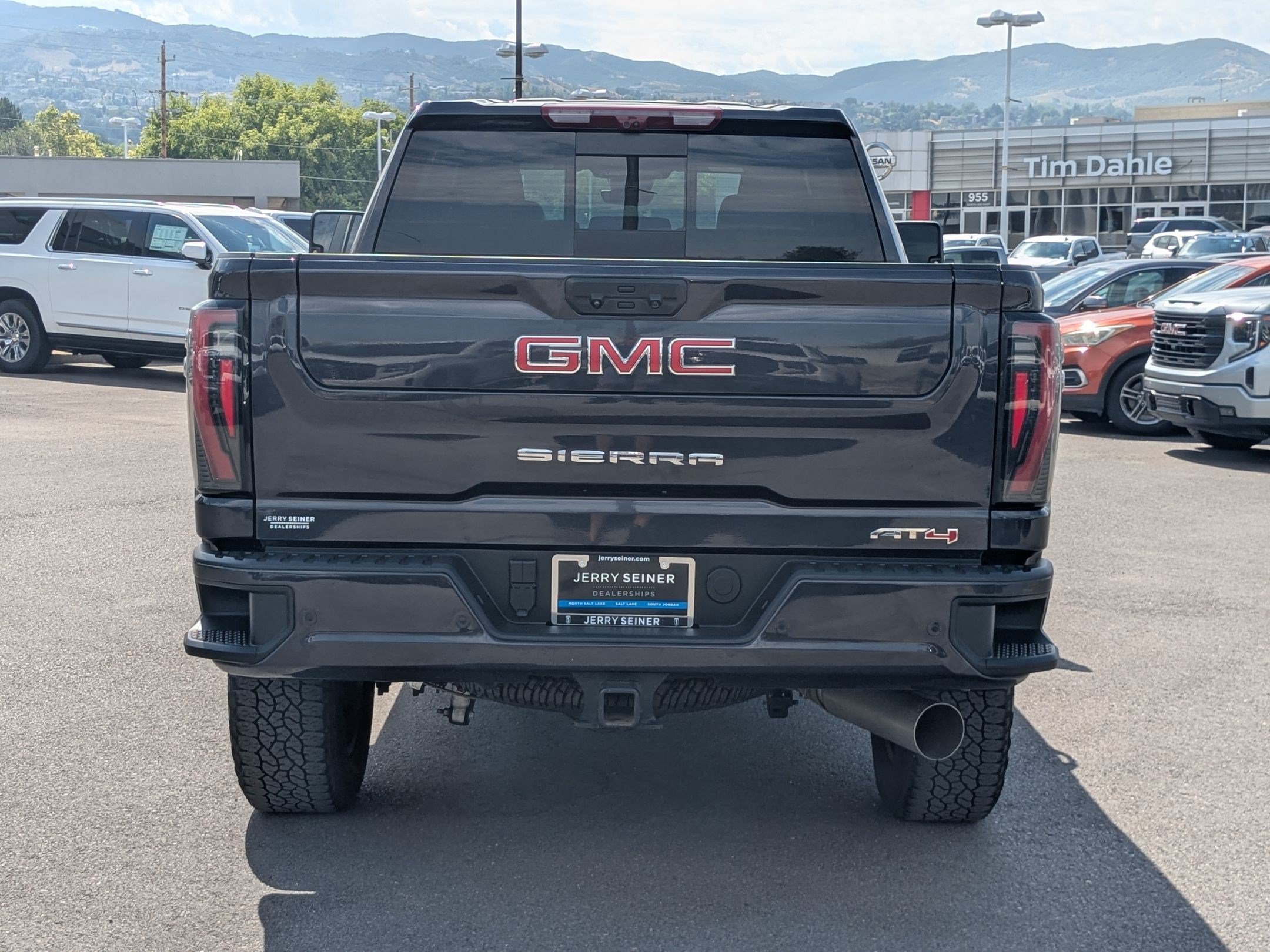 Used 2025 GMC Sierra 3500 AT4 w/ AT4 Premium Plus Package AWD/4WD image 5