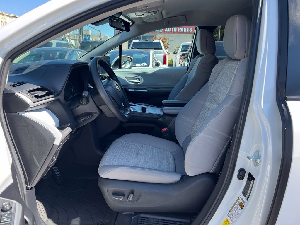 Certified 2026 Toyota Sienna LE AWD/4WD image 12