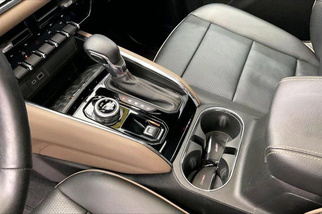 Used 2023 GMC Canyon Denali image 16