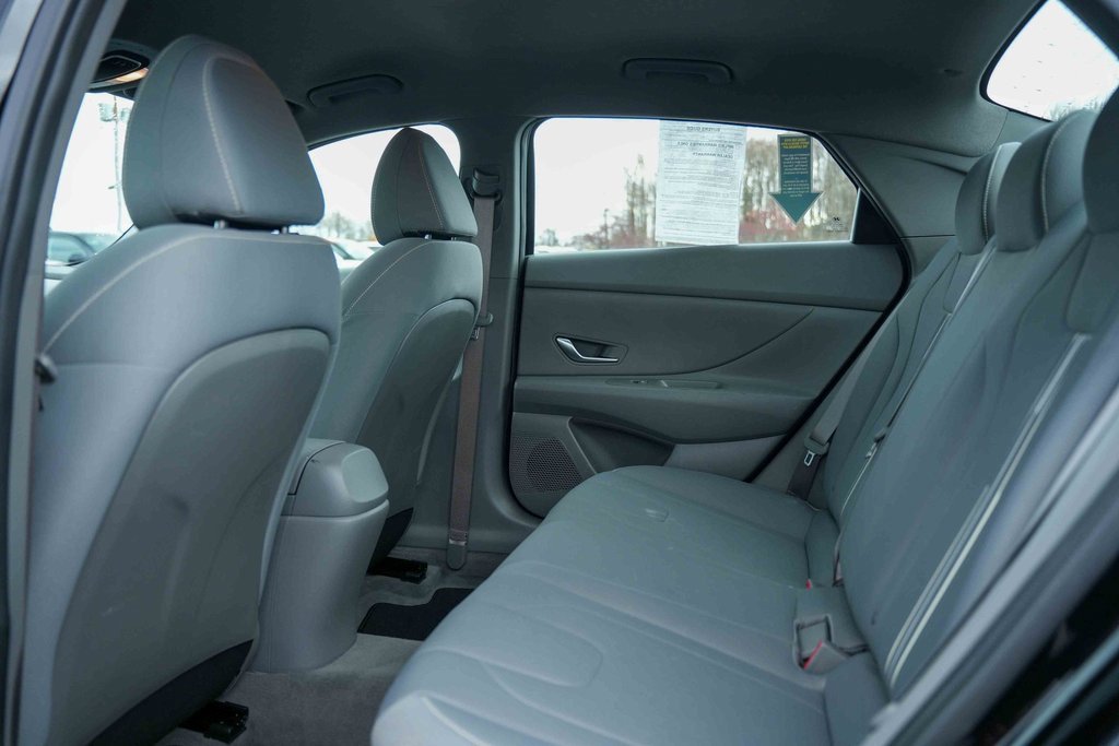 Used 2022 Hyundai Elantra SEL image 24