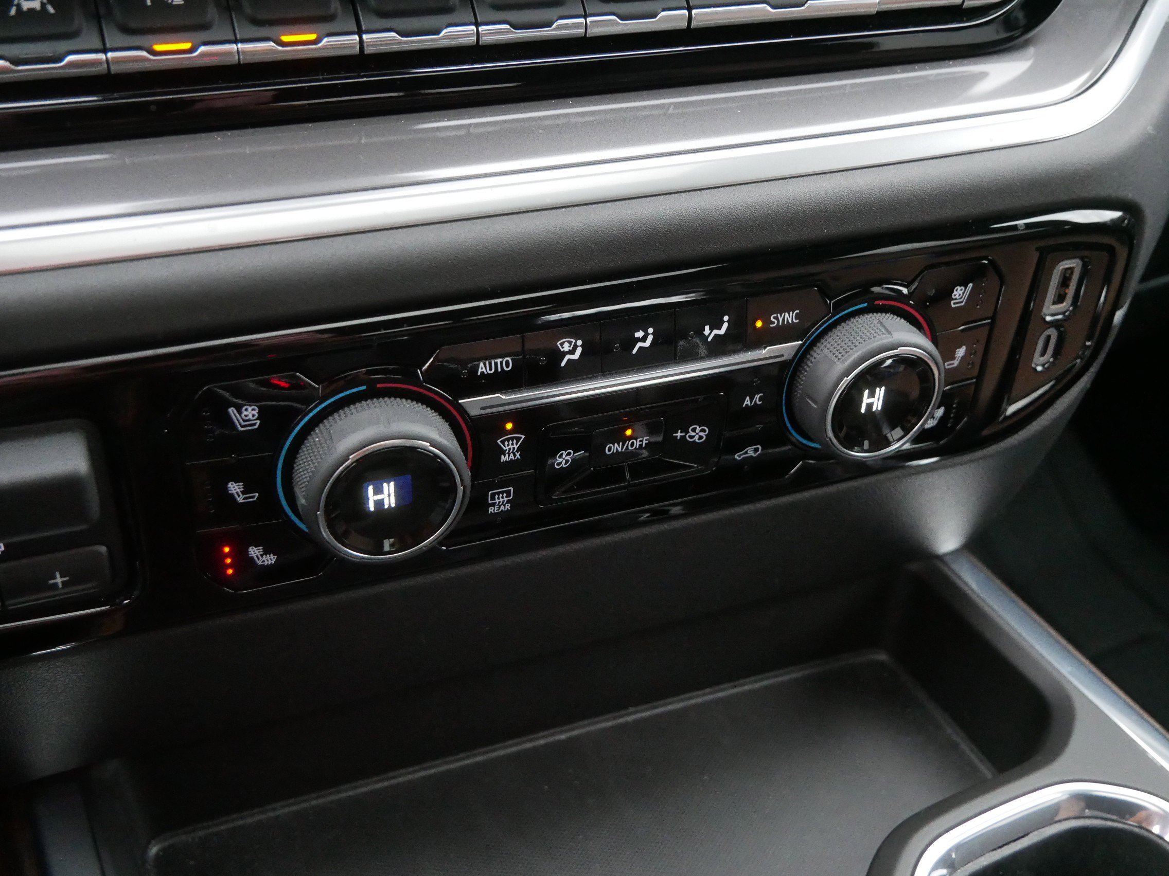 Used 2023 Chevrolet Silverado 1500 High Country w/ High Country Premium Package image 34