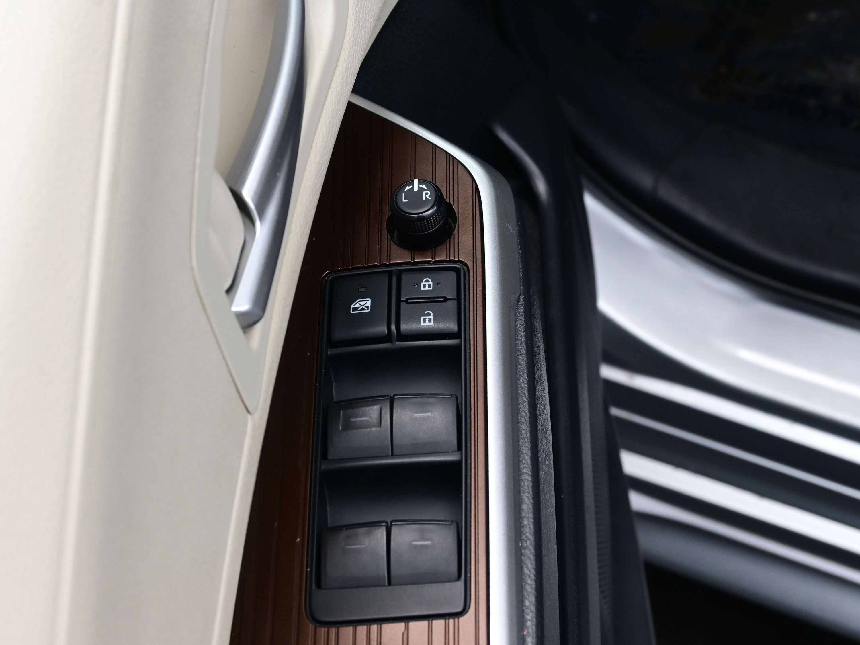 Used 2022 Toyota Sienna XLE image 10