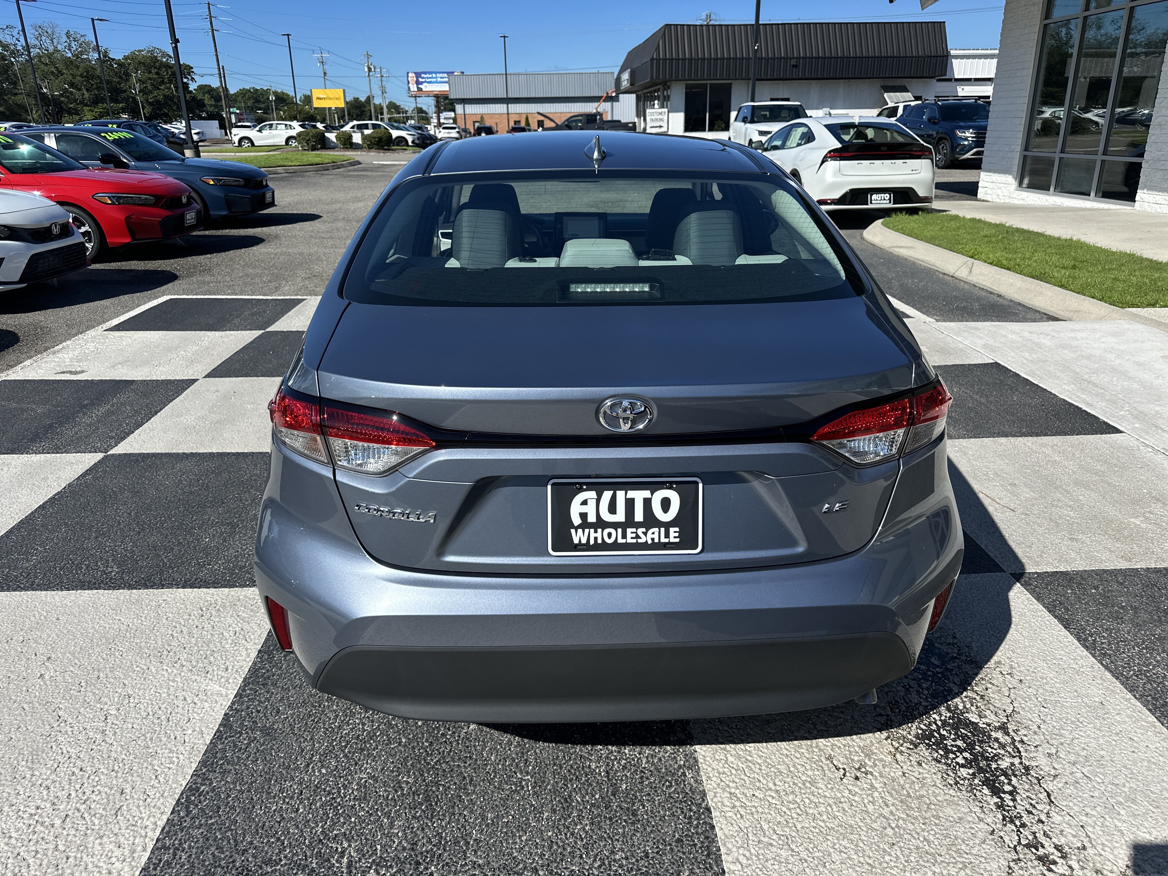 Used 2025 Toyota Corolla LE FWD image 4