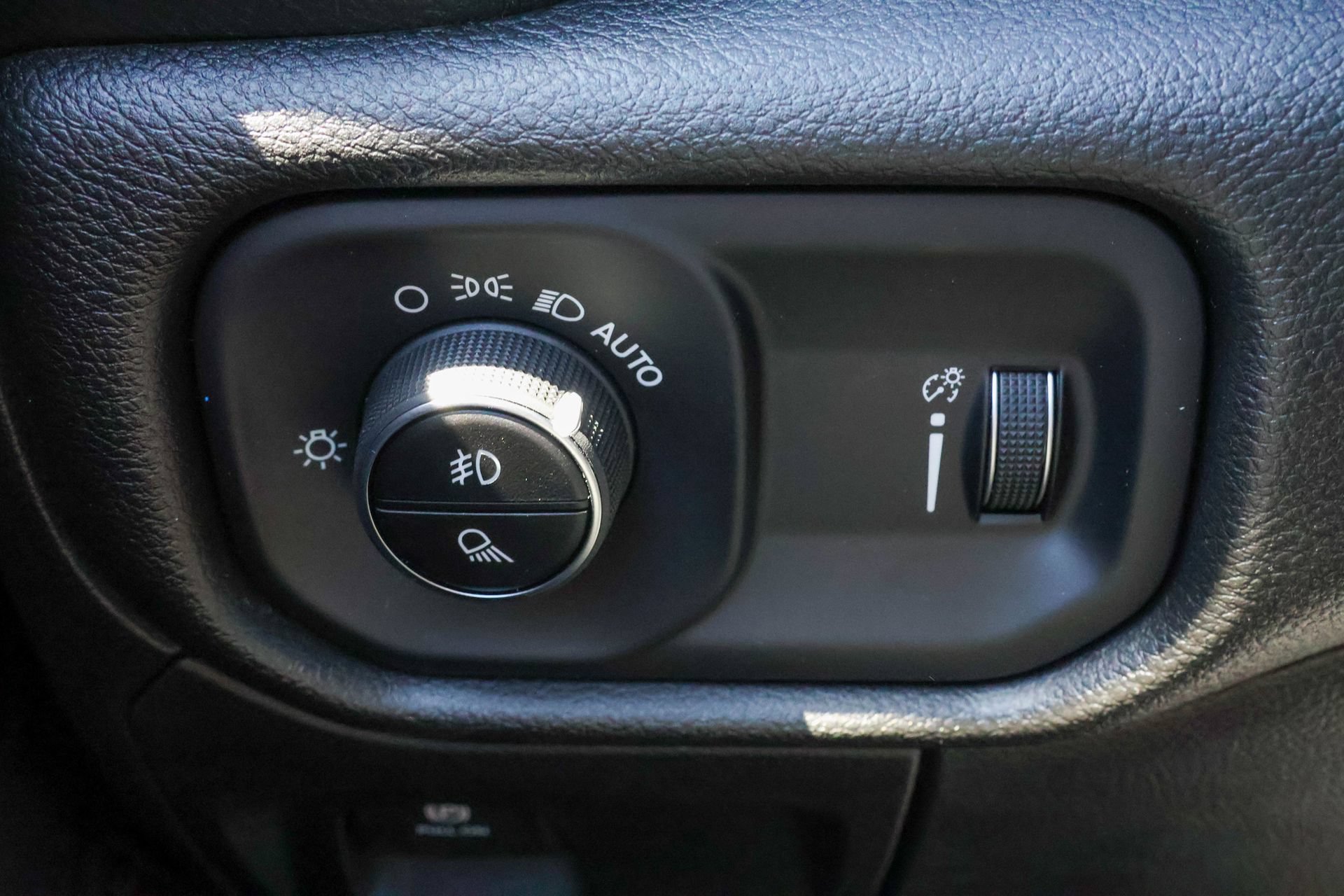 New 2026 RAM 1500 Express AWD/4WD image 30