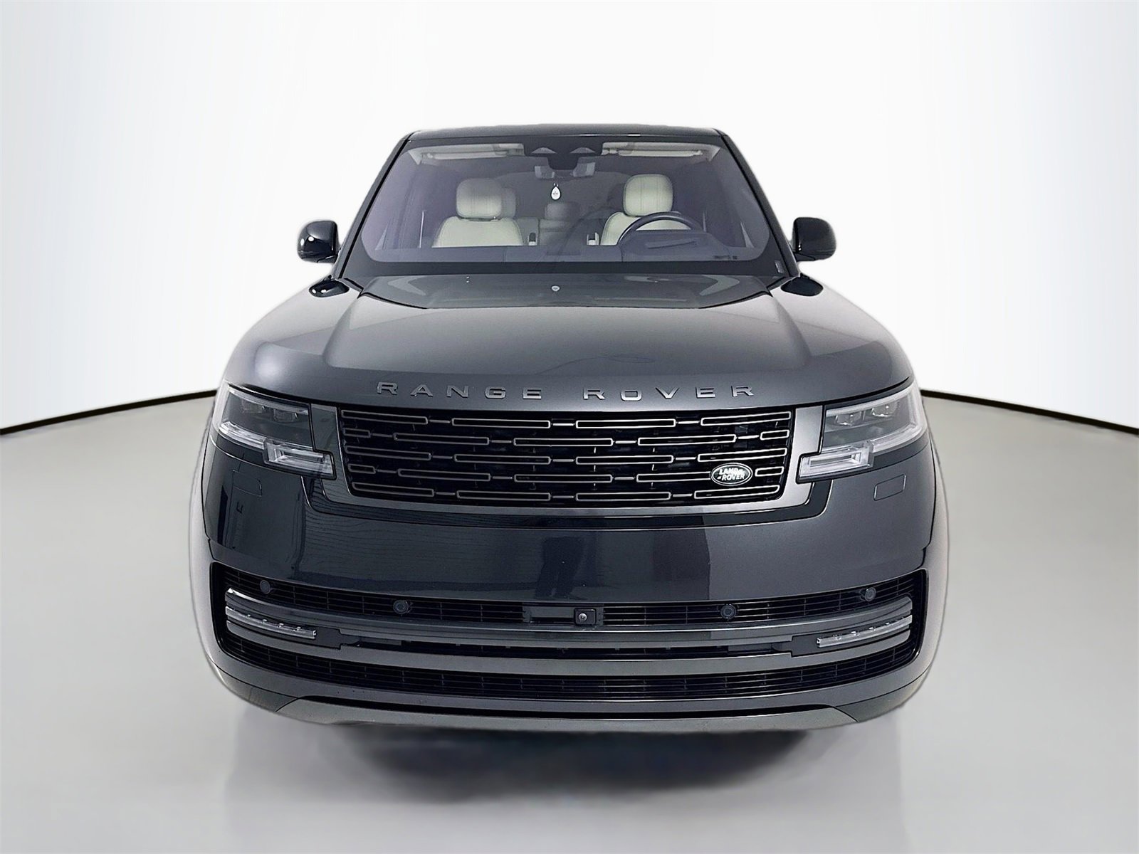 Used 2023 Land Rover Range Rover SE image 2