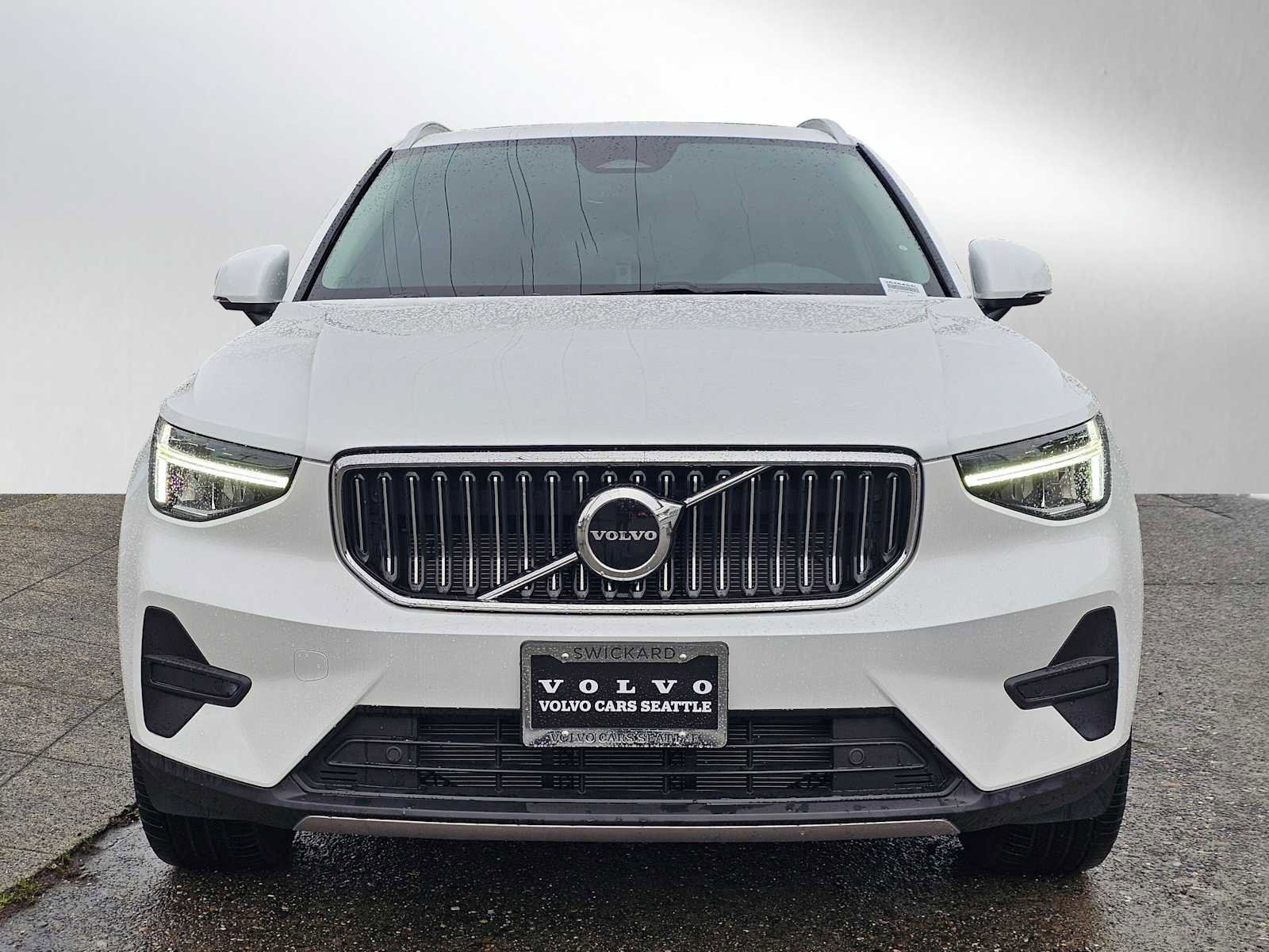 Certified 2025 Volvo XC40 B5 Core w/ Protection Package Premier image 8