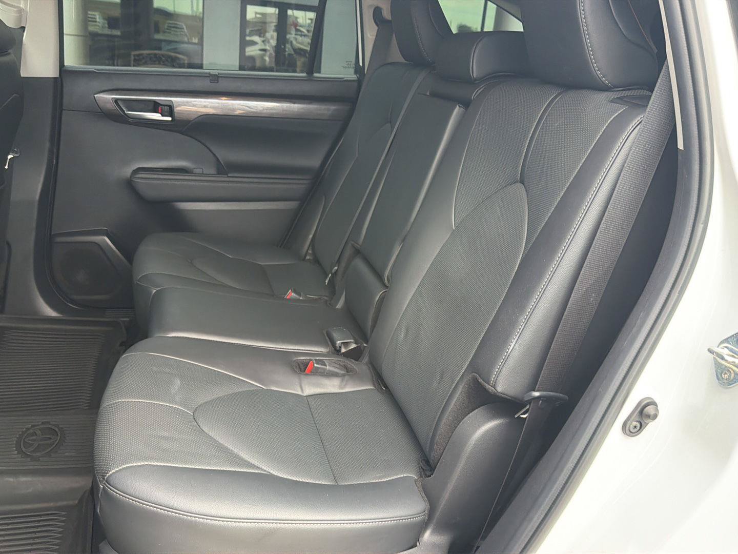 Used 2024 Toyota Highlander Limited AWD/4WD image 13