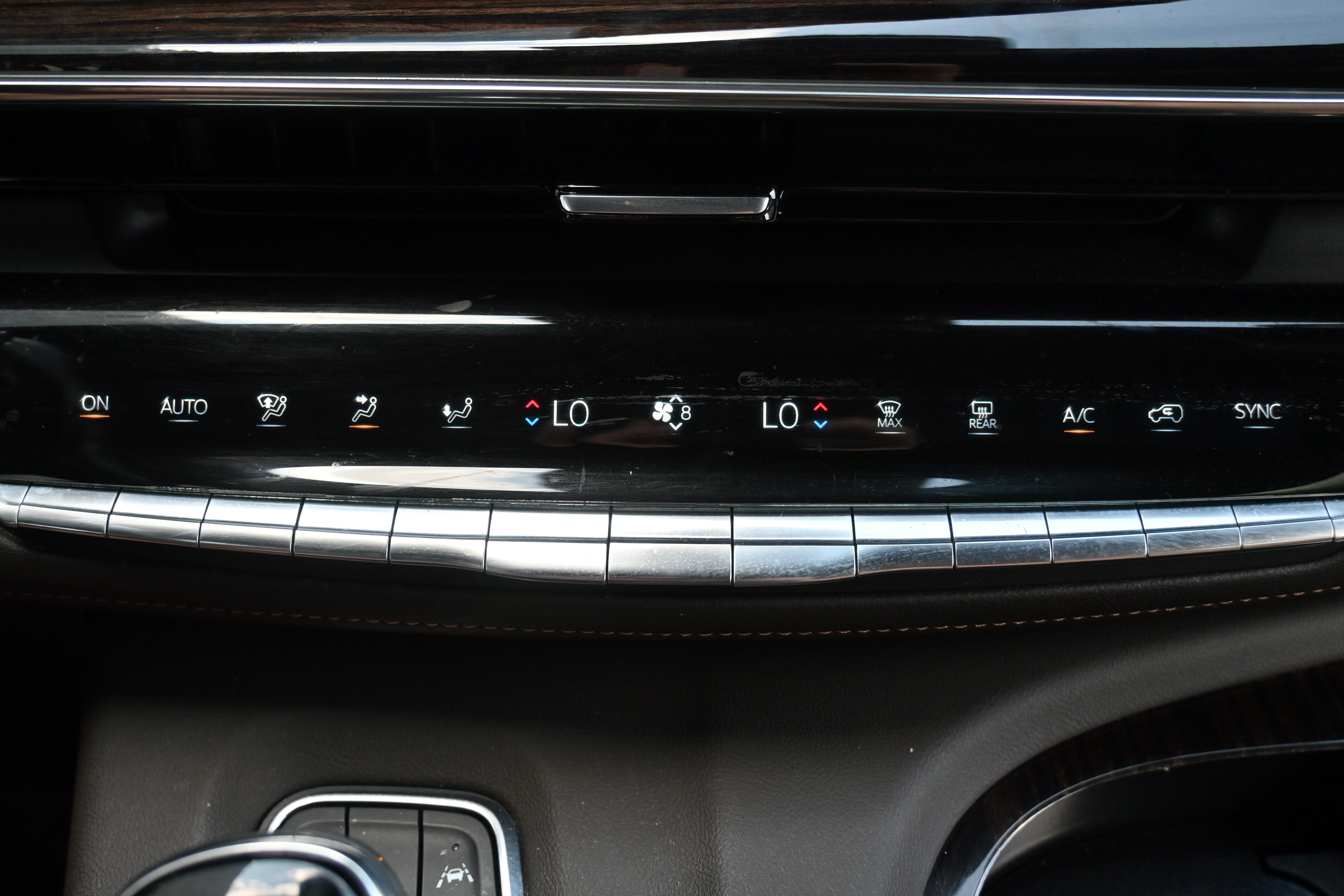 Used 2023 Cadillac Escalade Premium Luxury AWD/4WD image 29