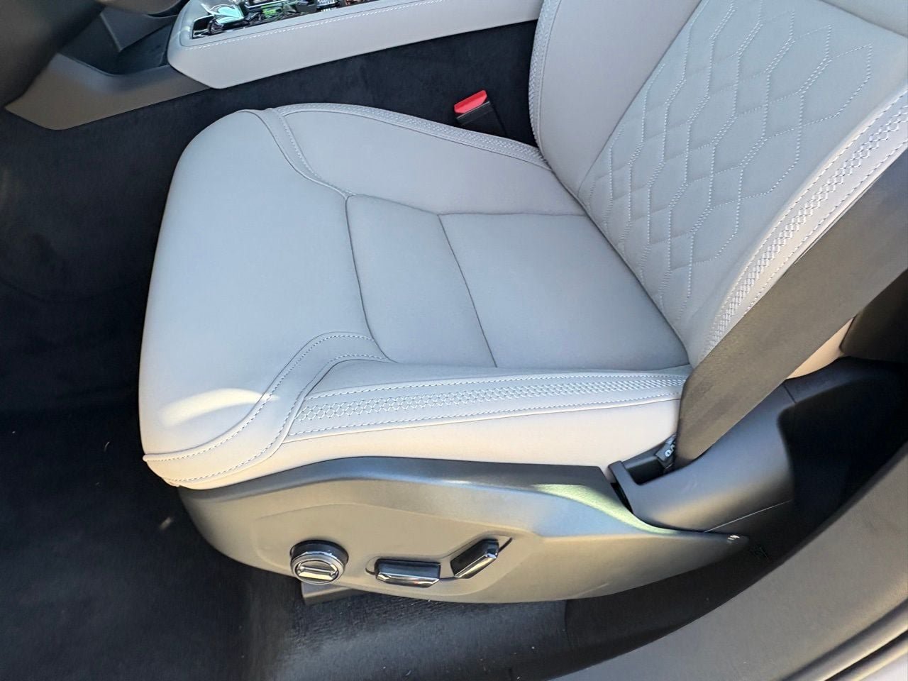 New 2026 Volvo XC90 B6 Plus w/ Protection Package Premier AWD/4WD image 20