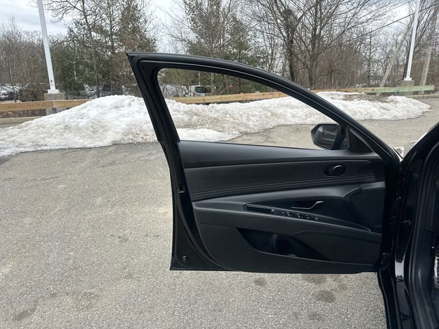 Used 2025 Hyundai Elantra SEL image 25