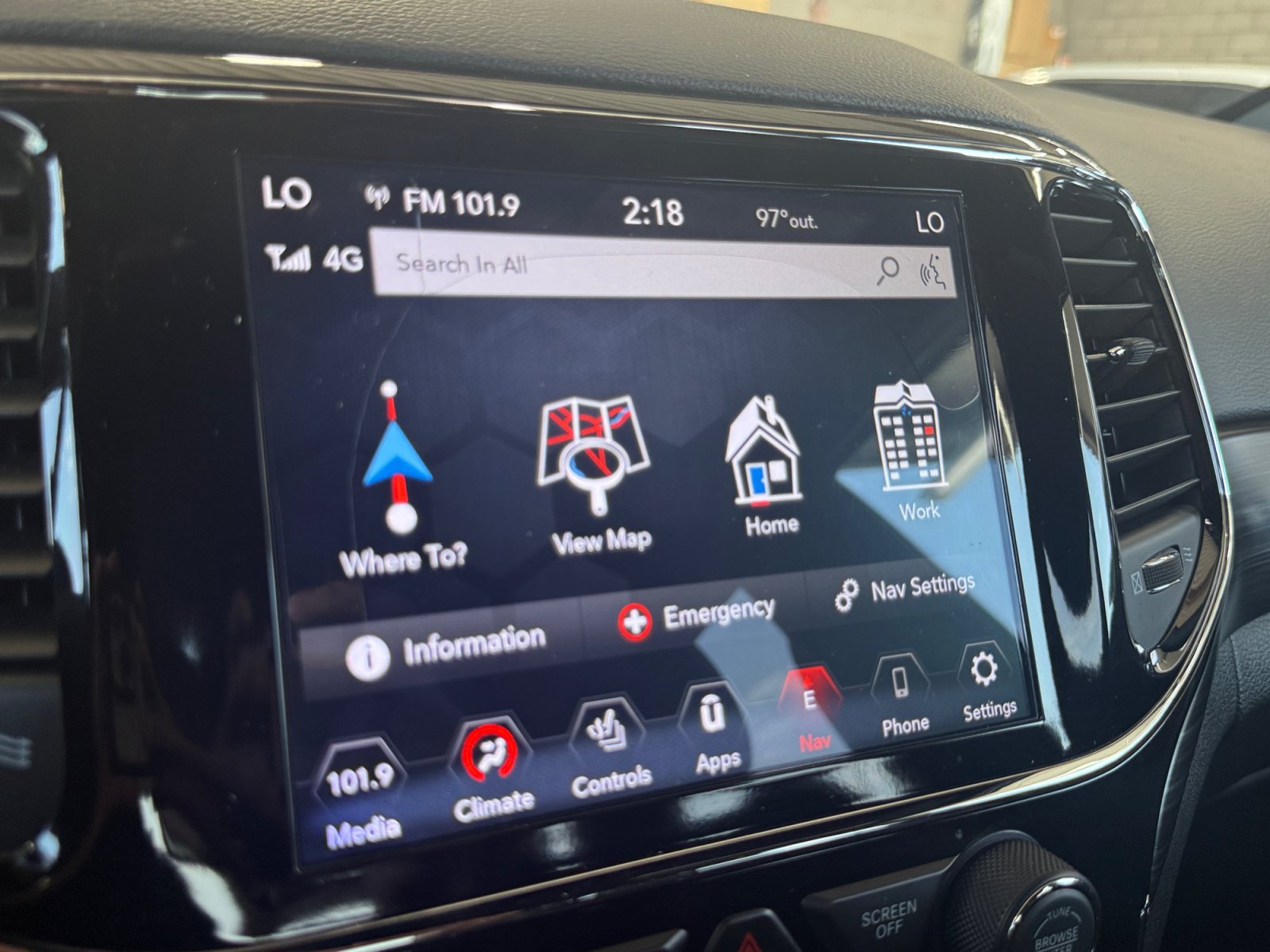 Used 2020 Jeep Grand Cherokee Altitude RWD image 17