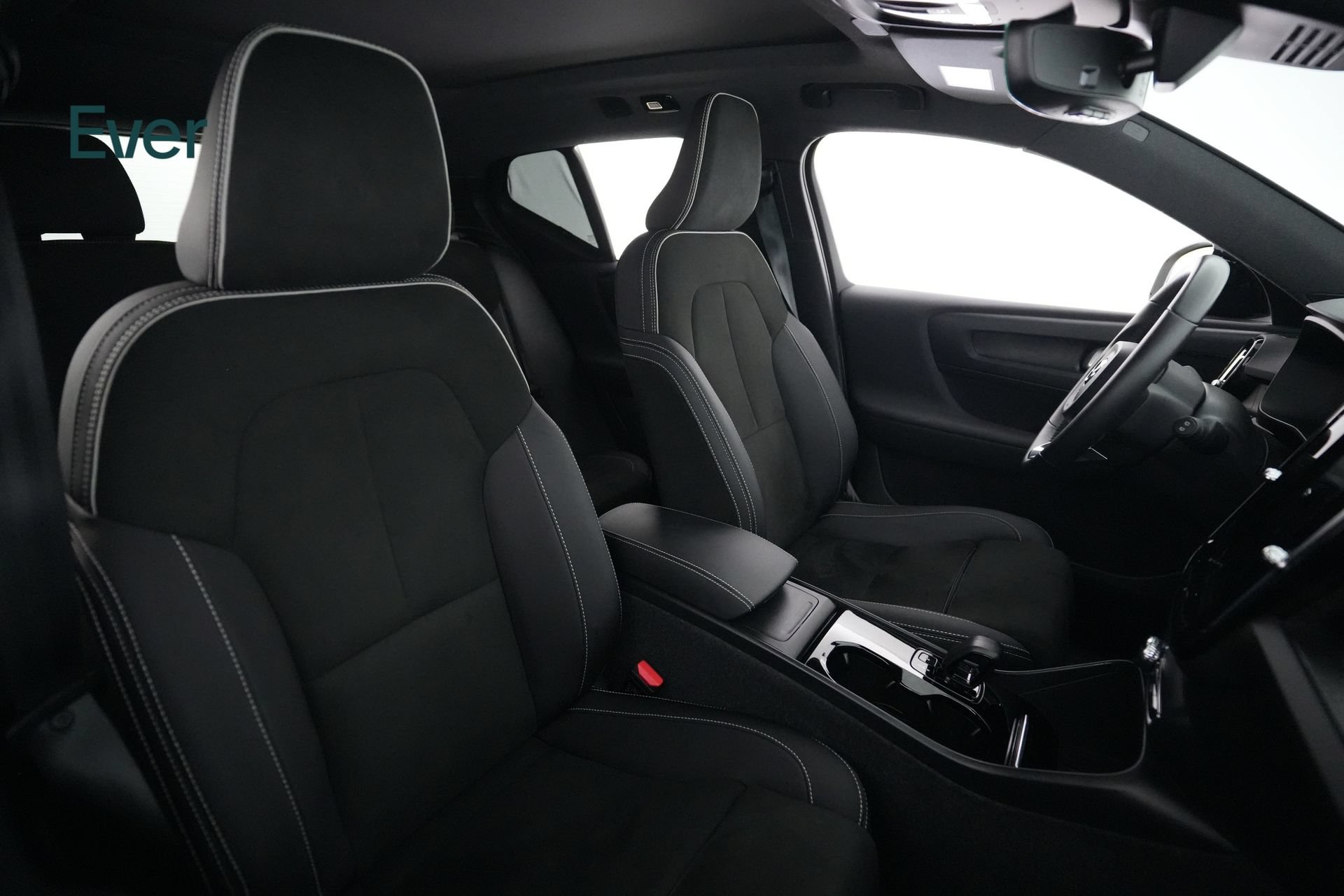 Used 2023 Volvo XC40 Recharge Plus w/ Protection Package Premier AWD/4WD image 22