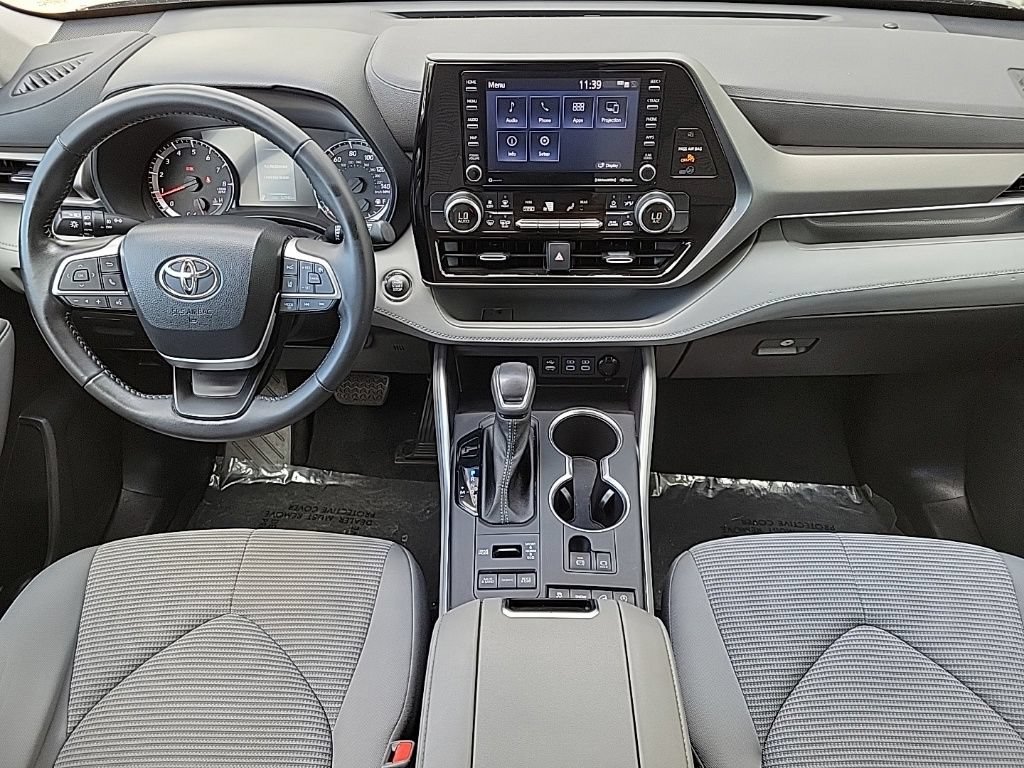 Used 2022 Toyota Highlander LE AWD/4WD image 21