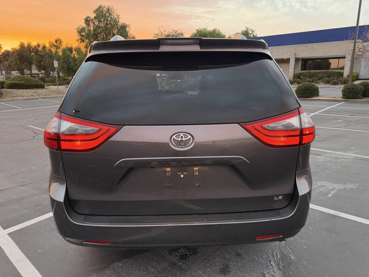 Used 2020 Toyota Sienna LE image 10