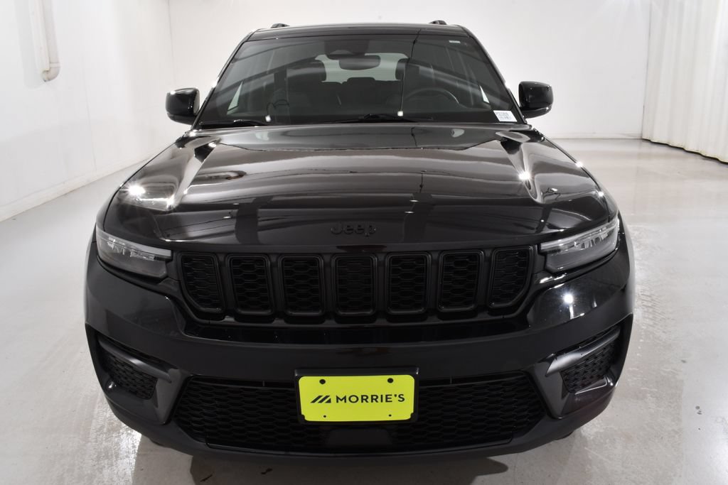 Used 2023 Jeep Grand Cherokee Altitude AWD/4WD image 3