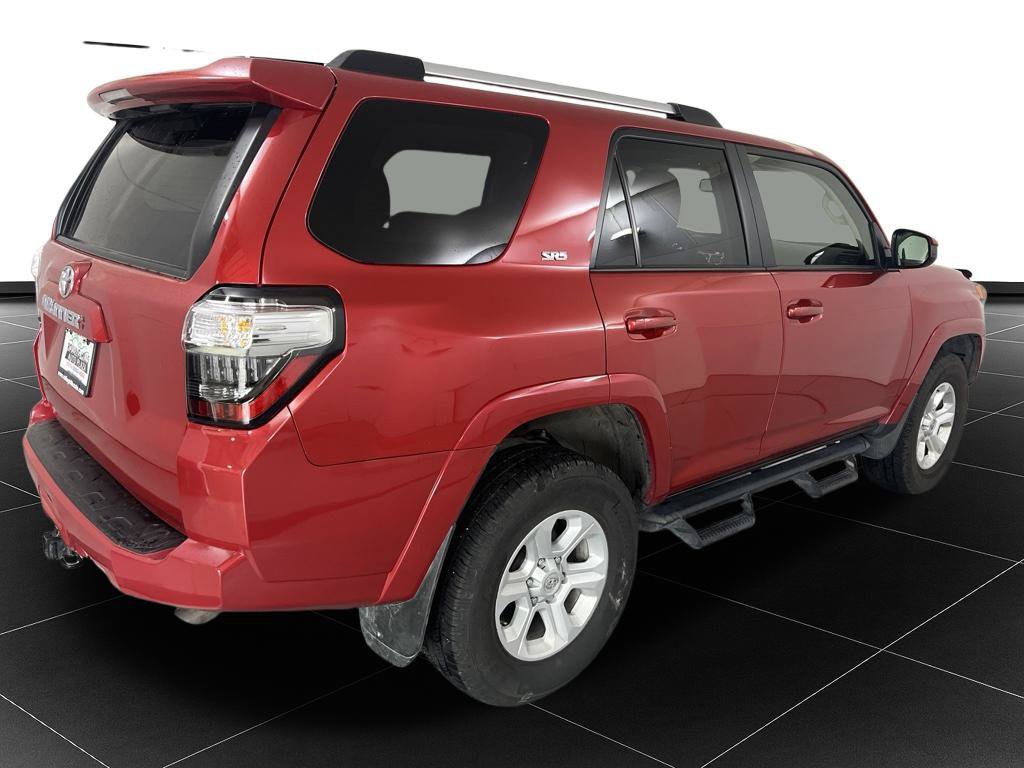 Used 2022 Toyota 4Runner SR5 AWD/4WD image 5