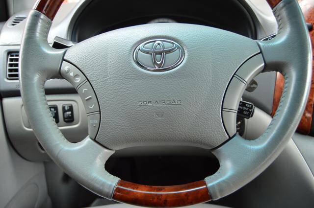 Used 2004 Toyota Sienna XLE Limited w/ Limited Pkg 5 FWD image 20