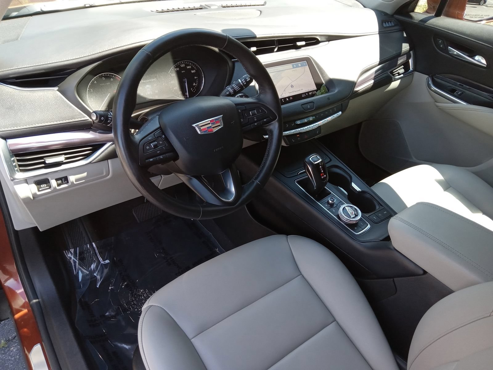 Used 2019 Cadillac XT4 Luxury w/ Cold Weather Package AWD/4WD image 12