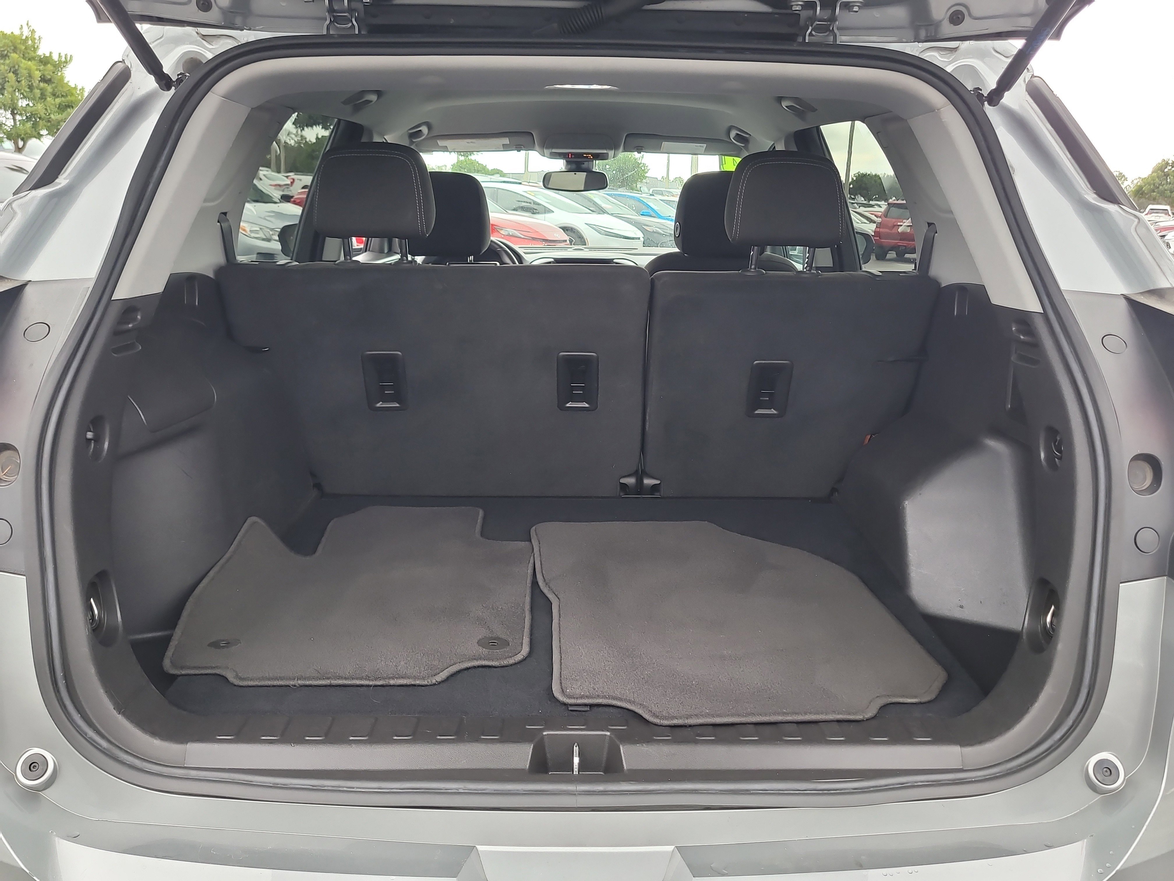 Used 2024 GMC Terrain SLE image 11