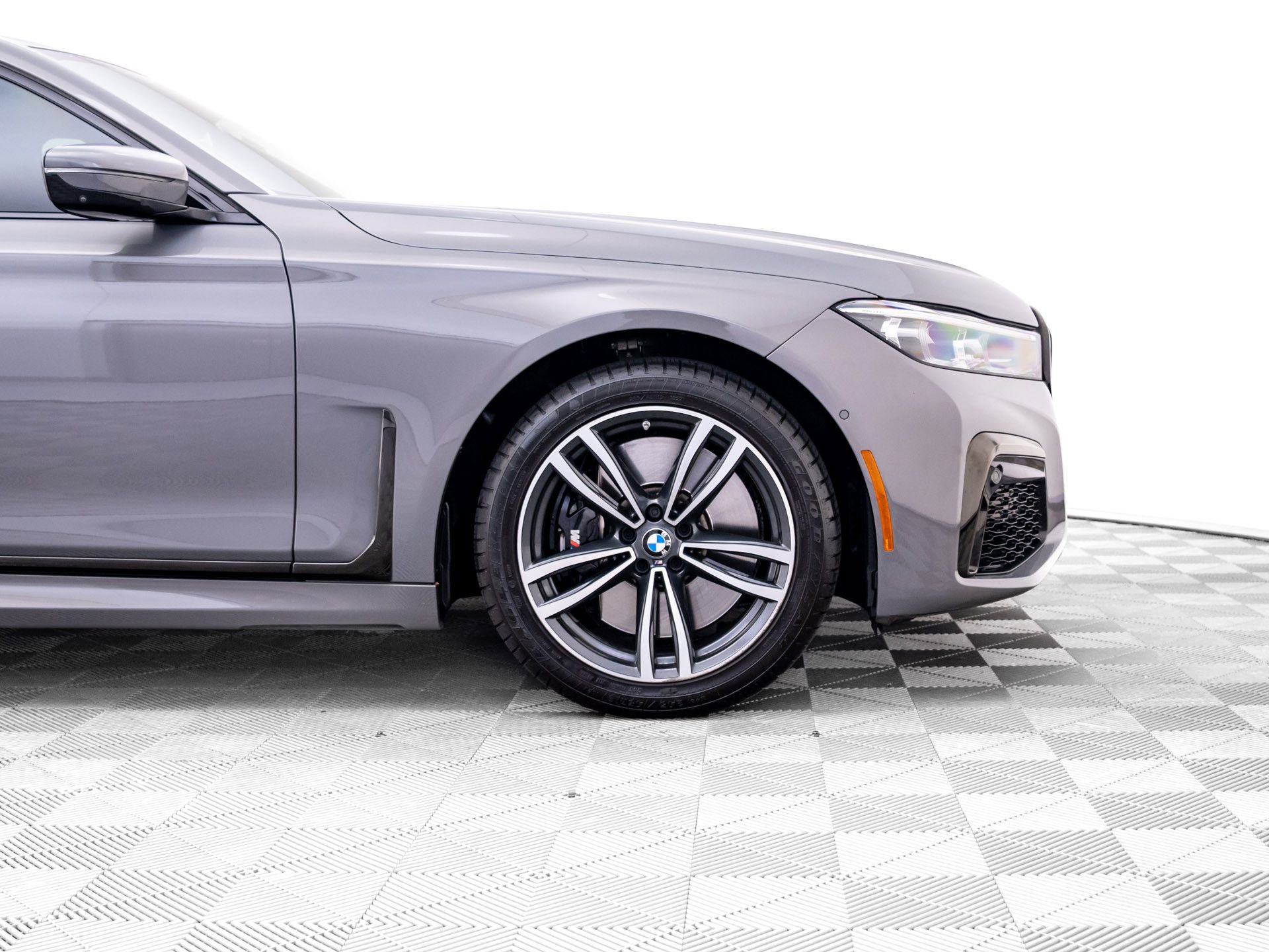 Used 2022 BMW 740i xDrive w/ M Sport Package AWD/4WD image 34