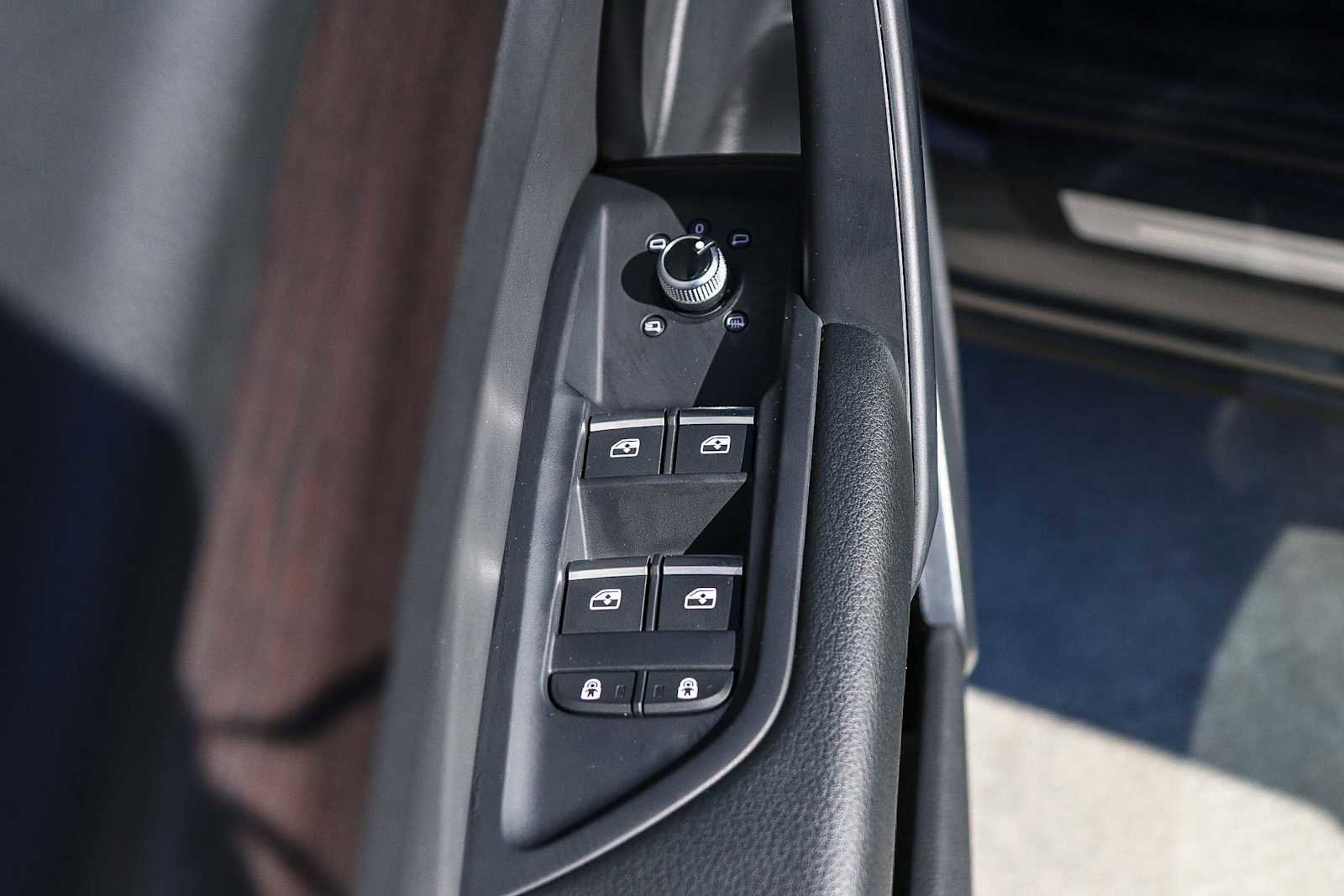 Used 2023 Audi Q5 2.0T Premium w/ Convenience Package image 28