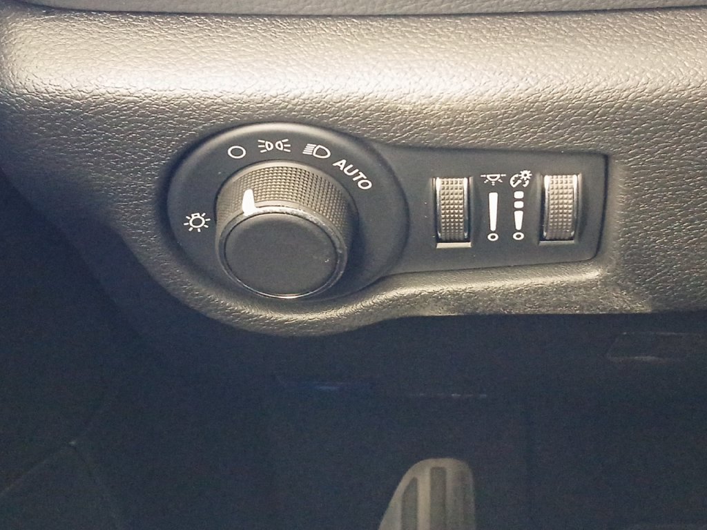 New 2027 Chrysler Pacifica Limited FWD image 12