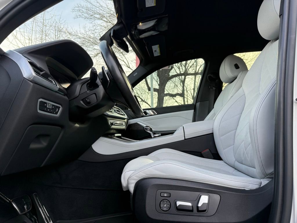 Used 2023 BMW X5 xDrive40i w/ M Sport Package image 23