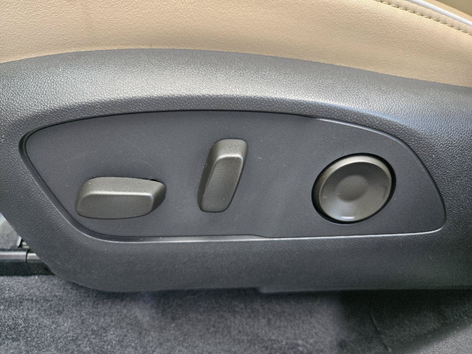 Used 2025 Buick Enclave Preferred FWD image 14