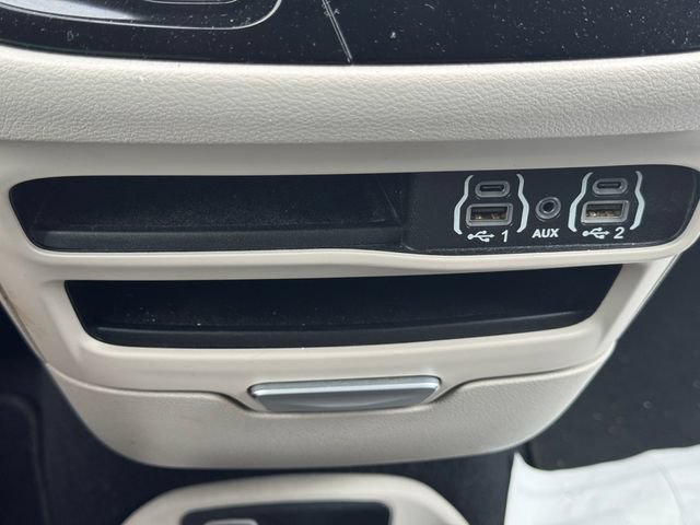 Certified 2024 Chrysler Pacifica Touring-L FWD image 35