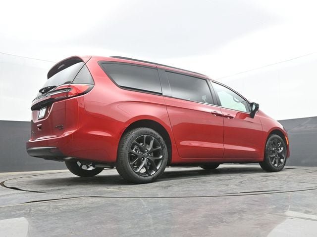 New 2027 Chrysler Pacifica Limited AWD/4WD image 58