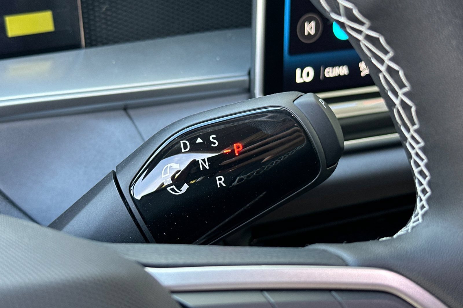New 2026 Volkswagen Tiguan SE FWD image 21