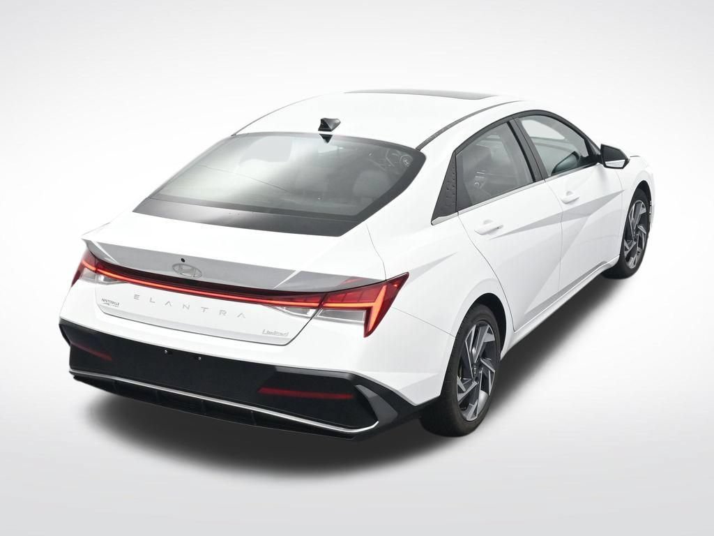 Used 2025 Hyundai Elantra Limited FWD image 24