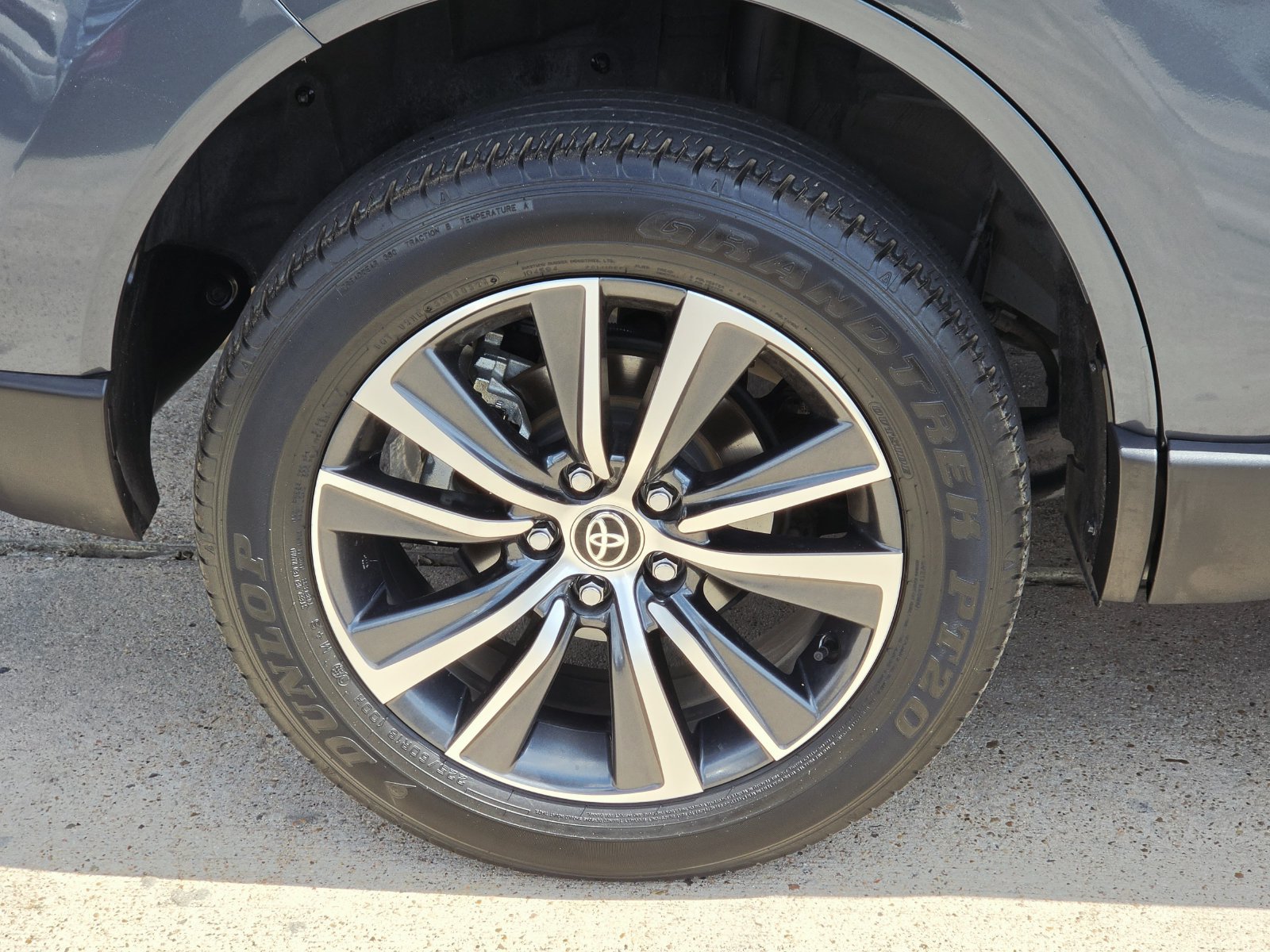 Used 2024 Toyota Venza LE AWD/4WD image 10