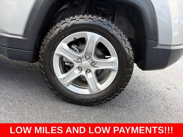 Used 2023 Jeep Compass Latitude AWD/4WD image 10
