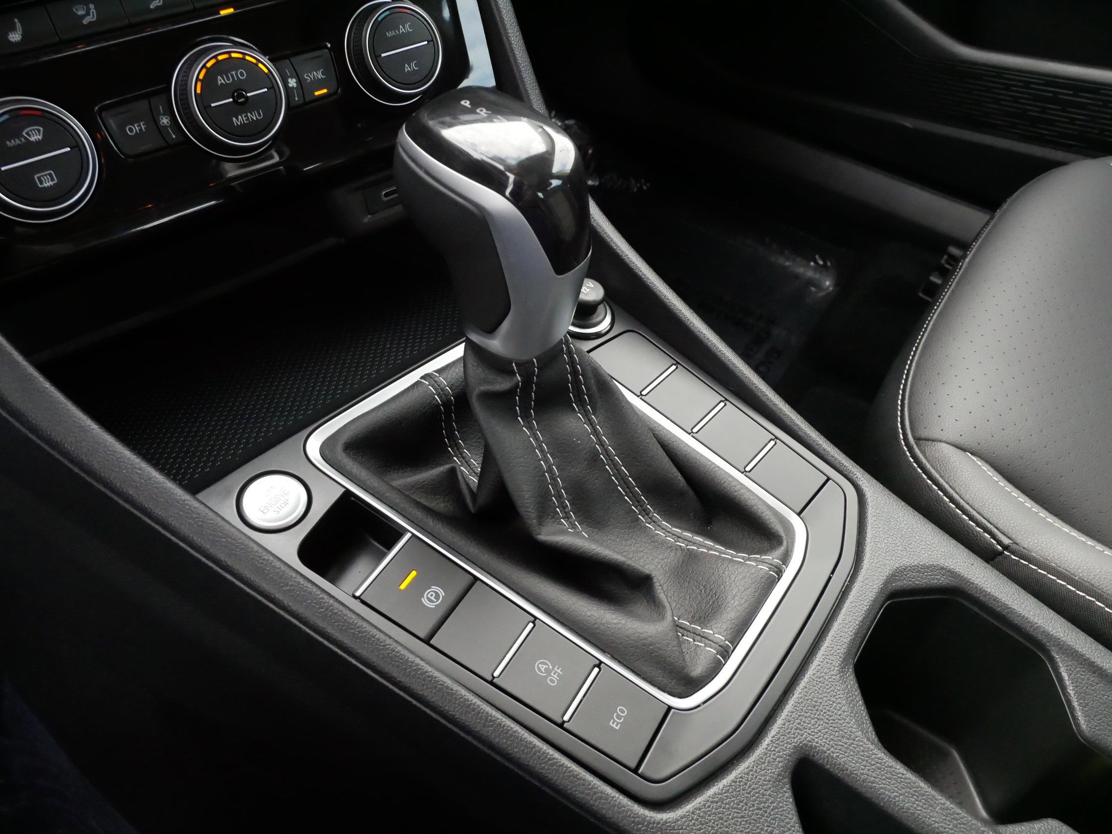 Certified 2022 Volkswagen Jetta SE w/ Panoramic Sunroof Package image 24