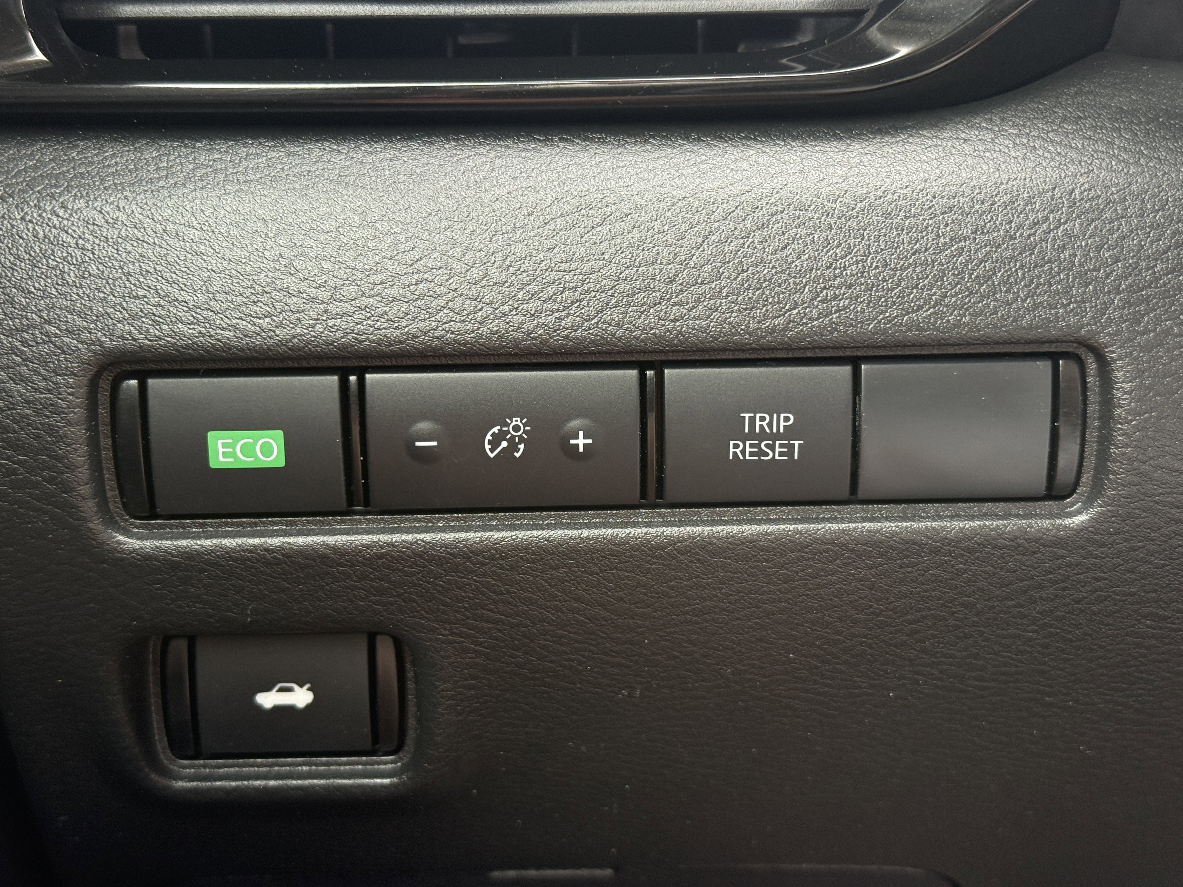 Used 2025 Nissan Sentra SV FWD image 27