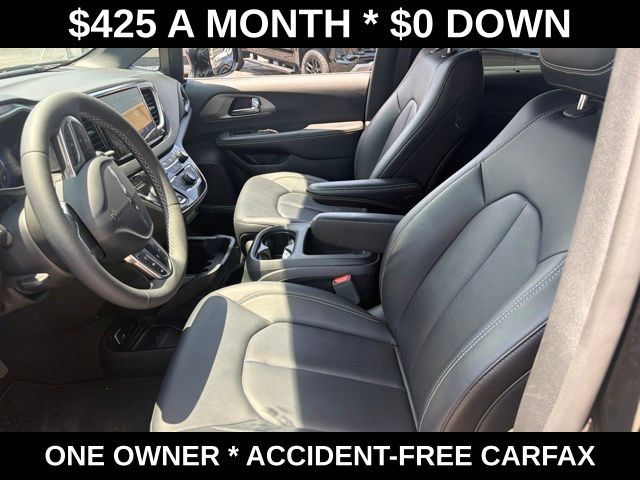 Used 2025 Chrysler Pacifica Select FWD image 16