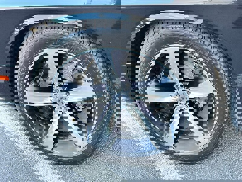 Used 2017 Dodge Challenger R/T image 9