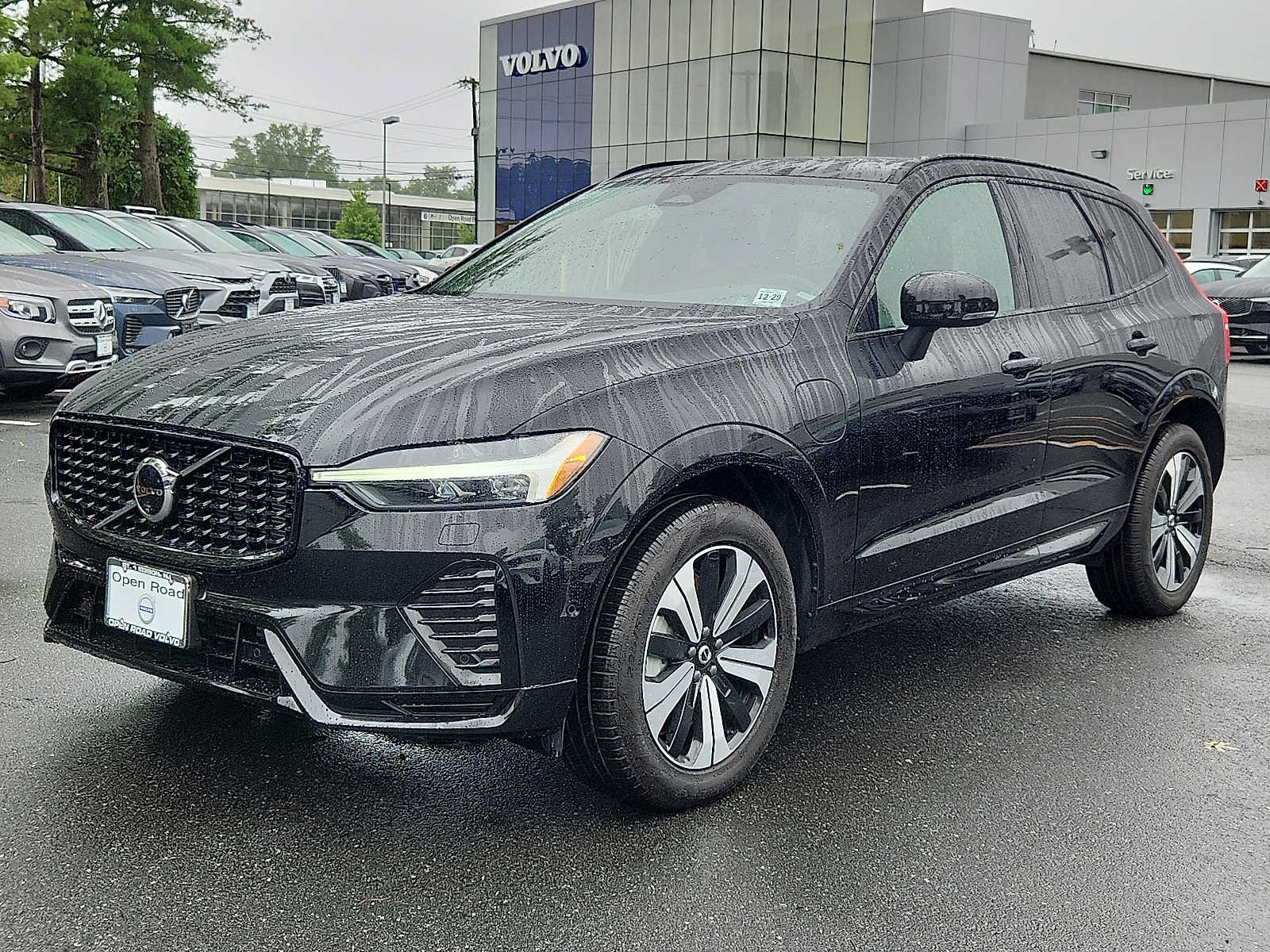 Certified 2025 Volvo XC60 T8 Plus w/ Climate Package AWD/4WD image 3