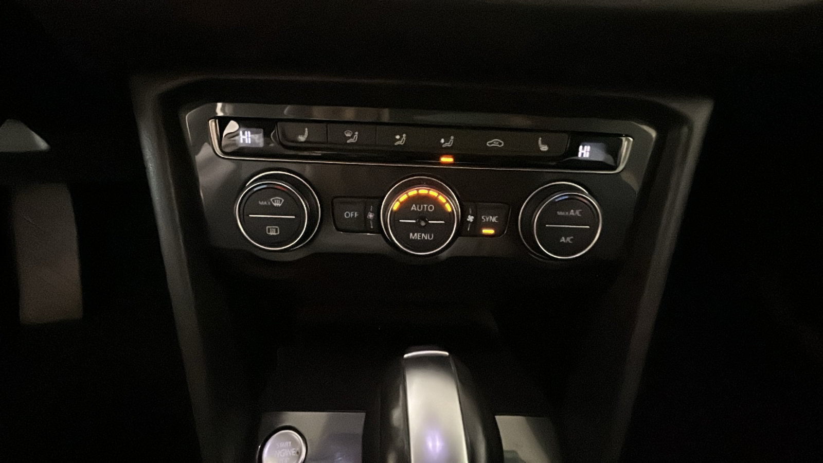 Used 2018 Volkswagen Tiguan SE w/ Panoramic Sunroof Package AWD/4WD image 27