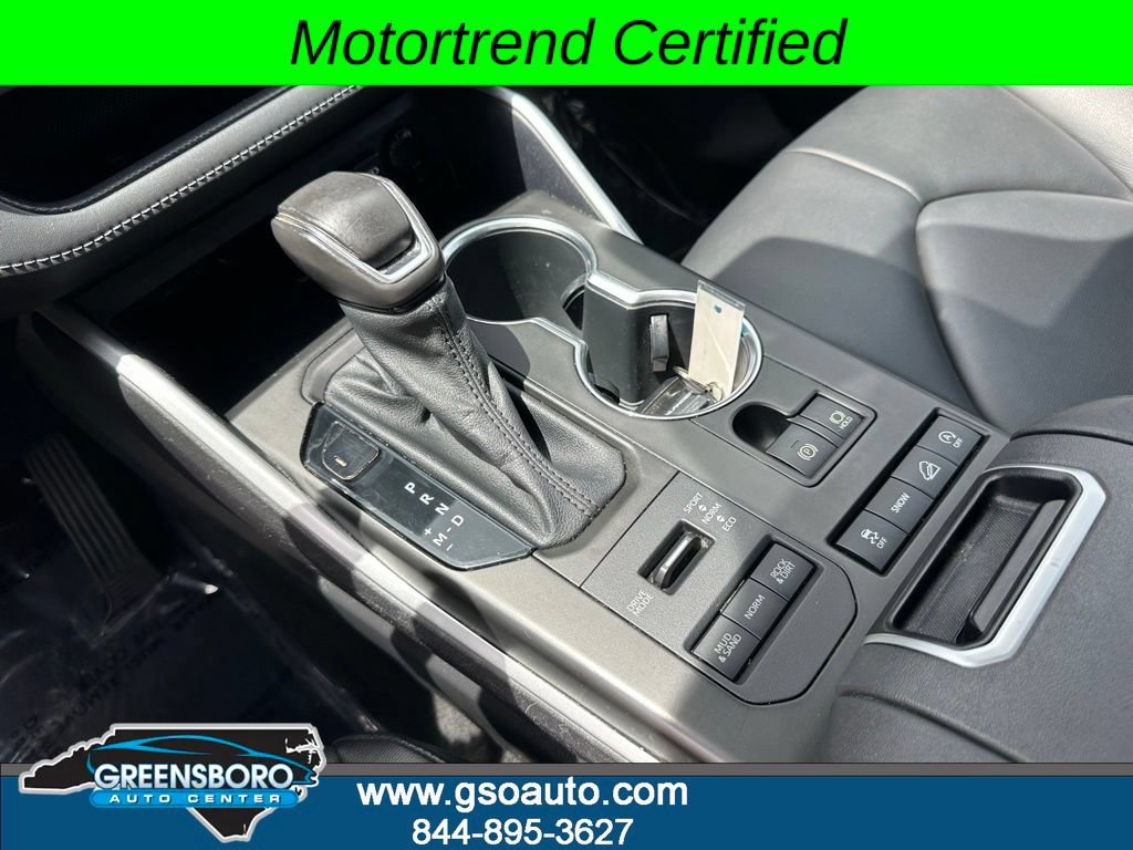 Used 2020 Toyota Highlander XLE AWD/4WD image 33