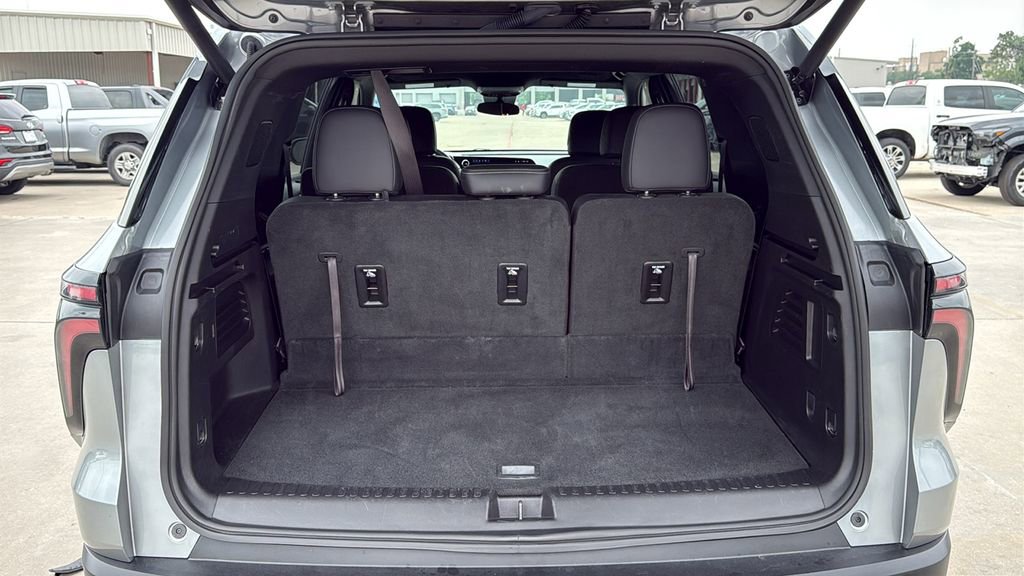 Used 2026 Chevrolet Traverse LT FWD image 28