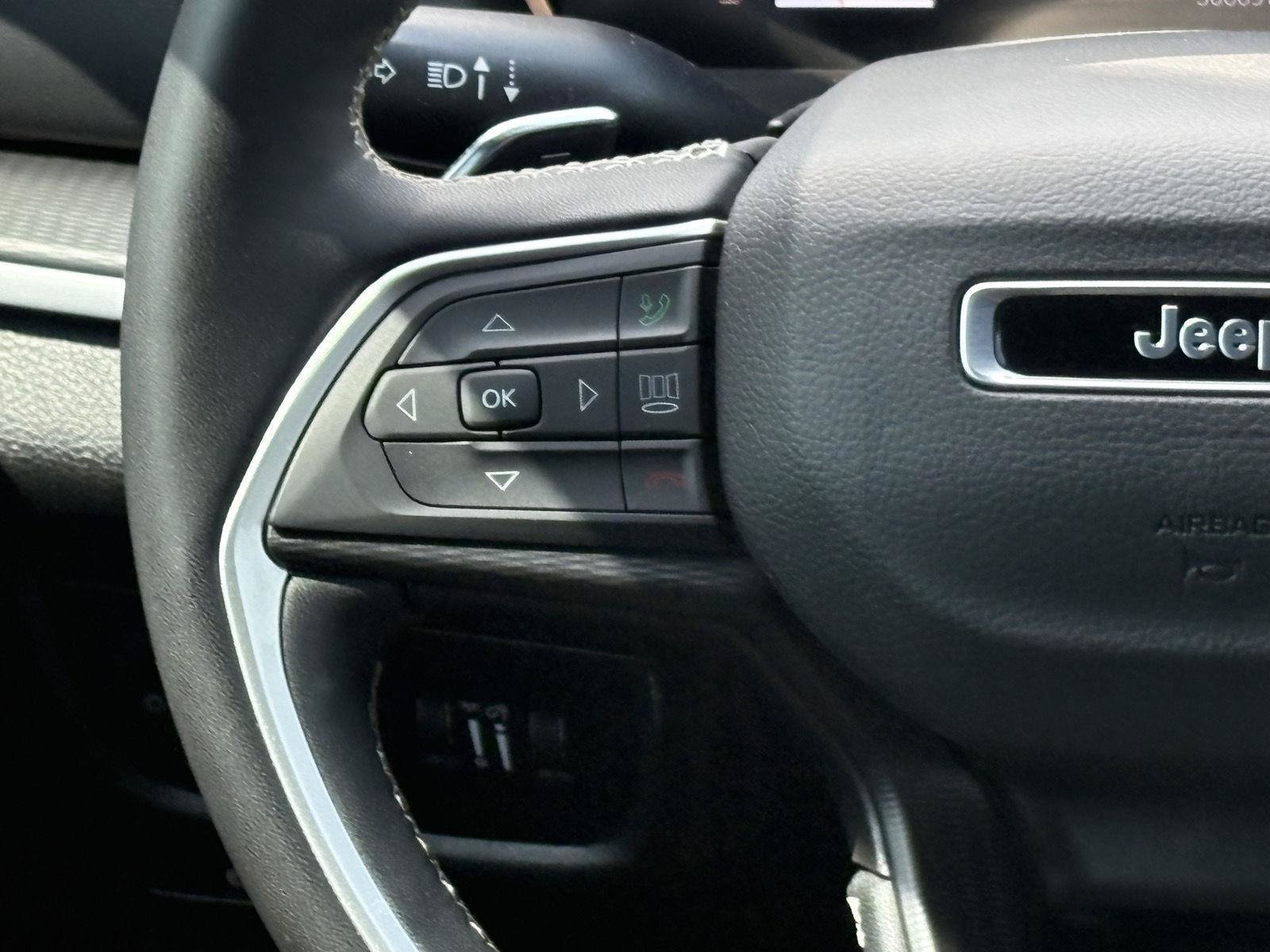 Used 2025 Jeep Grand Cherokee L Altitude AWD/4WD image 11