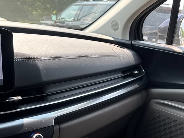 Used 2025 Kia Carnival FWD image 29