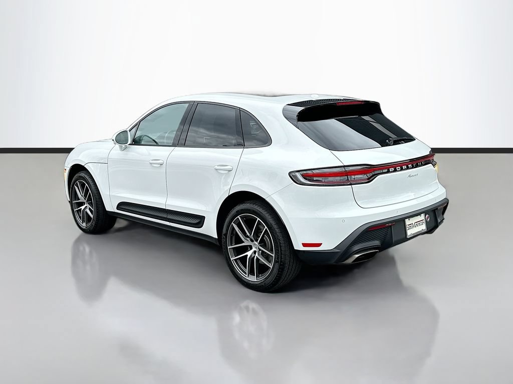 Certified 2026 Porsche Macan AWD/4WD image 3