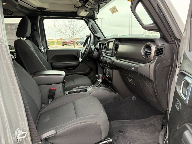 Used 2022 Jeep Gladiator Willys image 16