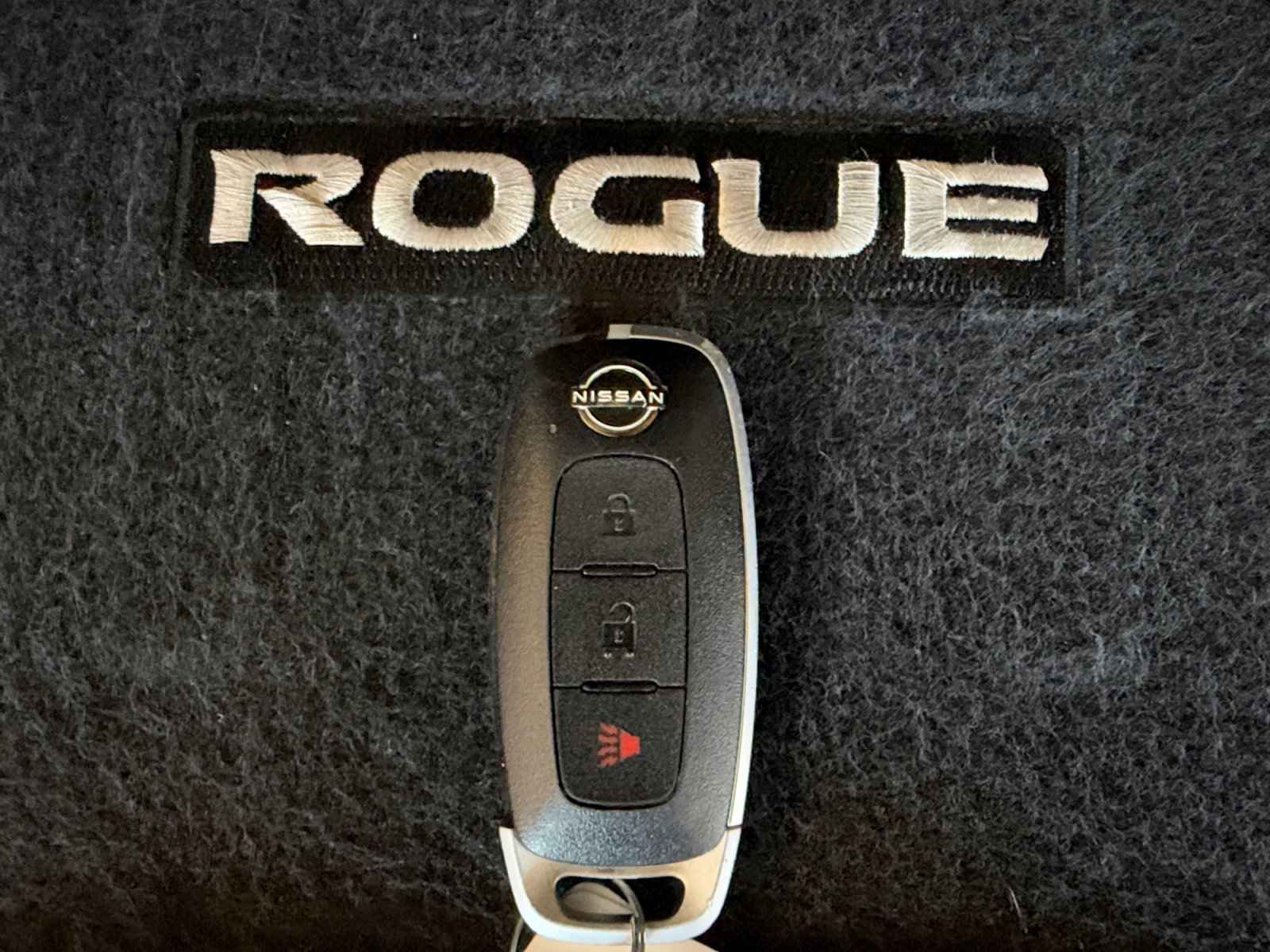 Used 2024 Nissan Rogue S FWD image 29