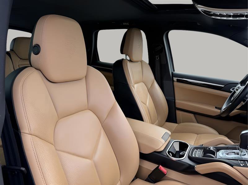 Used 2016 Porsche Cayenne image 24