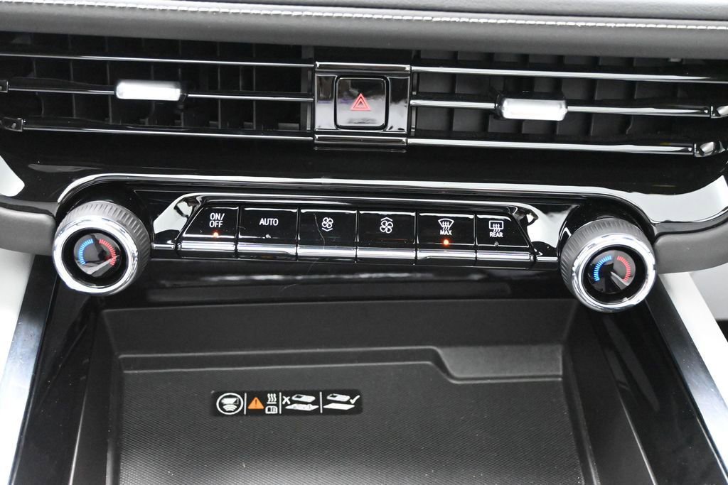 Used 2025 Chevrolet Tahoe Premier AWD/4WD image 21